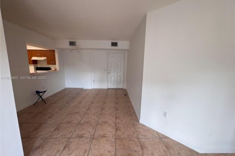 Купить кондоминиум в Майами, Флорида 3 спальни, 110.27м2, № 2054356 - фото 10