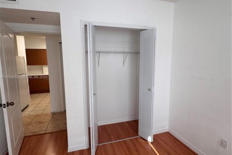 Купить кондоминиум в Майами, Флорида 3 спальни, 110.27м2, № 2054356 - фото 7