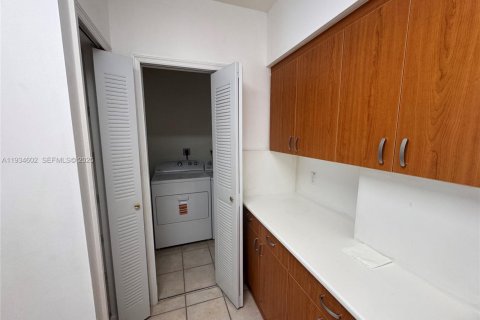 Купить кондоминиум в Майами, Флорида 3 спальни, 110.27м2, № 2054356 - фото 13