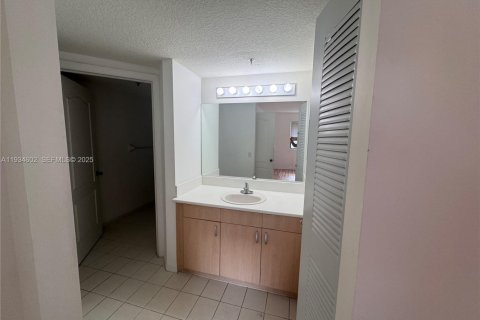 Купить кондоминиум в Майами, Флорида 3 спальни, 110.27м2, № 2054356 - фото 5