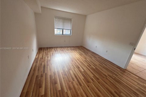 Купить кондоминиум в Майами, Флорида 3 спальни, 110.27м2, № 2054356 - фото 2