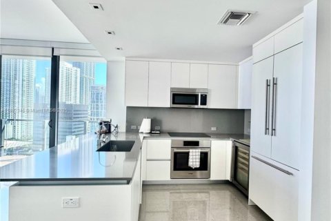 Condominio en alquiler en Miami, Florida, 2 dormitorios, 117.52 m2 № 1944060 - foto 3