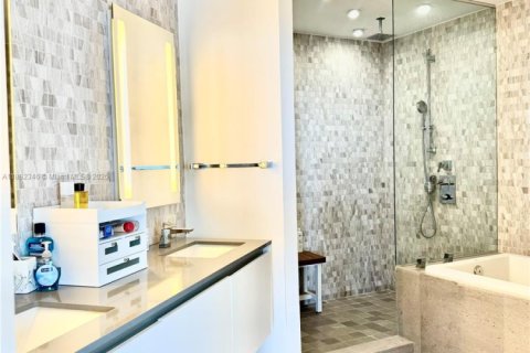 Condominio en alquiler en Miami, Florida, 2 dormitorios, 117.52 m2 № 1944060 - foto 16