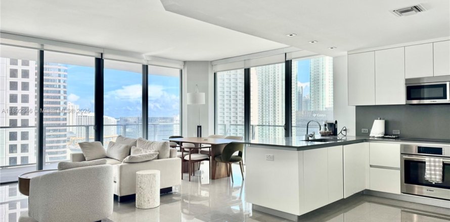 Condominio en Miami, Florida, 2 dormitorios  № 1944060
