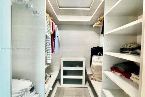 Condominio en alquiler en Miami, Florida, 2 dormitorios, 117.52 m2 № 1944060 - foto 19