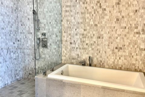 Condominio en alquiler en Miami, Florida, 2 dormitorios, 117.52 m2 № 1944060 - foto 17