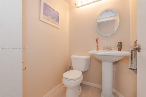 Condo in Delray Beach, Florida, 2 bedrooms  № 1779683 - photo 19