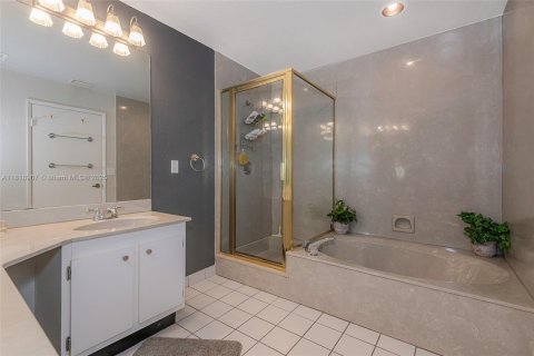 Condo in Delray Beach, Florida, 2 bedrooms  № 1779683 - photo 24