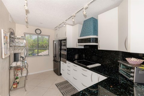 Condo in Delray Beach, Florida, 2 bedrooms  № 1779683 - photo 15