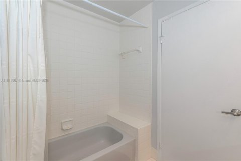 Condo in Delray Beach, Florida, 2 bedrooms  № 1779683 - photo 29