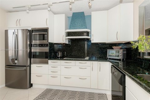 Condo in Delray Beach, Florida, 2 bedrooms  № 1779683 - photo 16