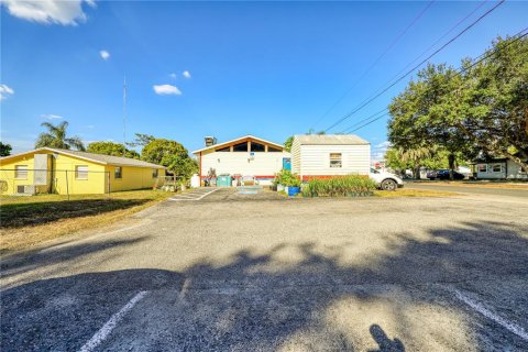 Commercial property in Zephyrhills, Florida 75.81 sq.m. № 1803508 - photo 21