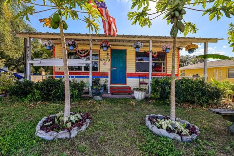 Commercial property in Zephyrhills, Florida 75.81 sq.m. № 1803508 - photo 6