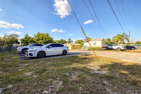 Commercial property in Zephyrhills, Florida 75.81 sq.m. № 1803508 - photo 22