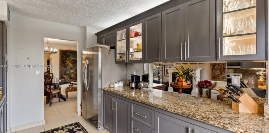 Кондоминиум с 3 спальнями в Авентура, Флорида № 2026837