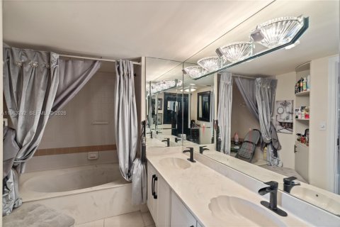 Купить кондоминиум в Авентура, Флорида 3 спальни, 149.57м2, № 2026837 - фото 8