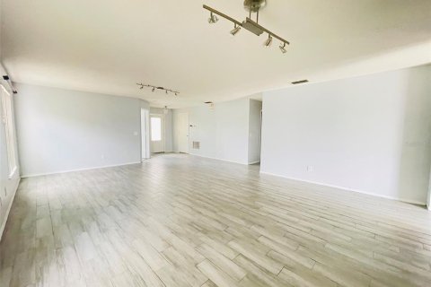 Villa ou maison à louer à Kissimmee, Floride: 4 chambres, 157.56 m2 № 2413958 - photo 5