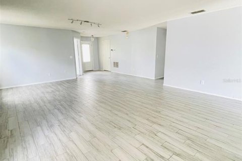 Villa ou maison à louer à Kissimmee, Floride: 4 chambres, 157.56 m2 № 2413958 - photo 8
