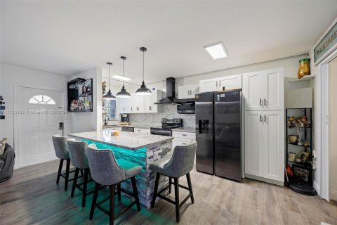 Condominio en venta en Hallandale Beach, Florida, 1 dormitorio, 64.1 m2 № 1811103 - foto 1