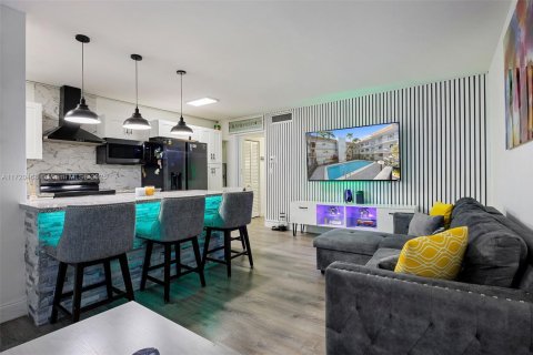 Condominio en venta en Hallandale Beach, Florida, 1 dormitorio, 64.1 m2 № 1811103 - foto 4