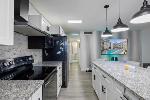 Condominio en venta en Hallandale Beach, Florida, 1 dormitorio, 64.1 m2 № 1811103 - foto 10