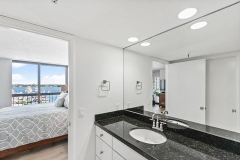 Condo in North Palm Beach, Florida, 2 bedrooms  № 2389916 - photo 15