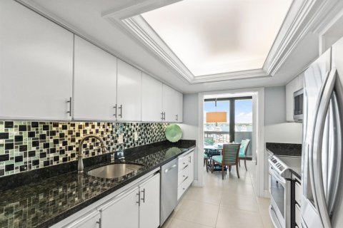 Condo in North Palm Beach, Florida, 2 bedrooms  № 2389916 - photo 24