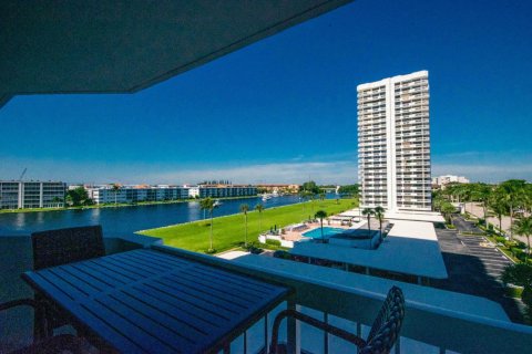Condo in North Palm Beach, Florida, 2 bedrooms  № 2389916 - photo 29
