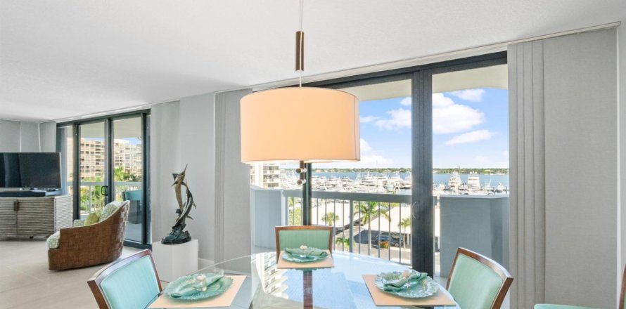 Condo in North Palm Beach, Florida, 2 bedrooms  № 2389916