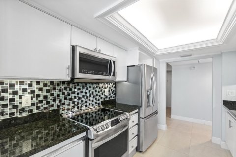 Condo in North Palm Beach, Florida, 2 bedrooms  № 2389916 - photo 25