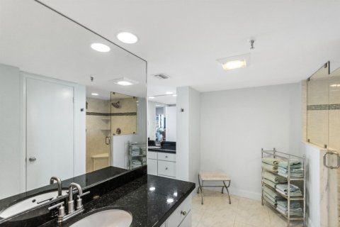 Condo in North Palm Beach, Florida, 2 bedrooms  № 2389916 - photo 14