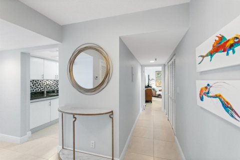 Condo in North Palm Beach, Florida, 2 bedrooms  № 2389916 - photo 27