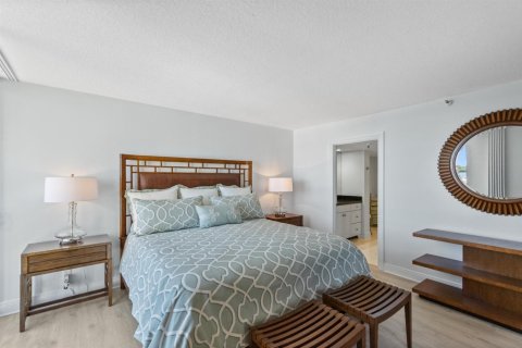 Condo in North Palm Beach, Florida, 2 bedrooms  № 2389916 - photo 11