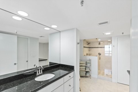 Condo in North Palm Beach, Florida, 2 bedrooms  № 2389916 - photo 16