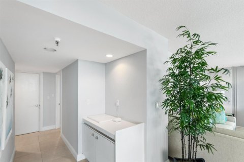 Condo in North Palm Beach, Florida, 2 bedrooms  № 2389916 - photo 8