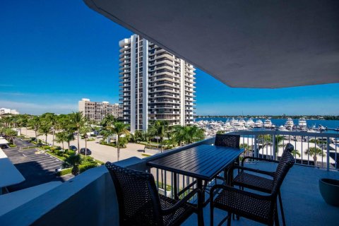 Condo in North Palm Beach, Florida, 2 bedrooms  № 2389916 - photo 30