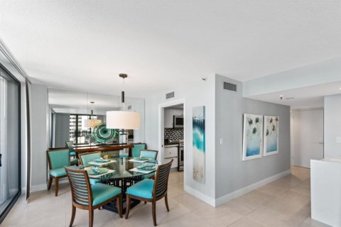 Condo in North Palm Beach, Florida, 2 bedrooms  № 2389916 - photo 6
