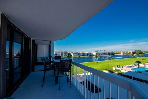 Condo in North Palm Beach, Florida, 2 bedrooms  № 2389916 - photo 19