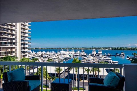 Condo in North Palm Beach, Florida, 2 bedrooms  № 2389916 - photo 4