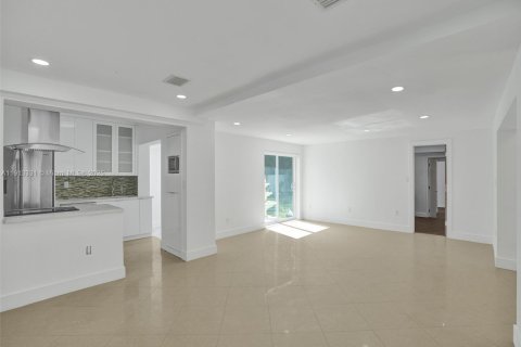 Villa ou maison à vendre à Biscayne Park, Floride: 3 chambres, 174.66 m2 № 2017340 - photo 12