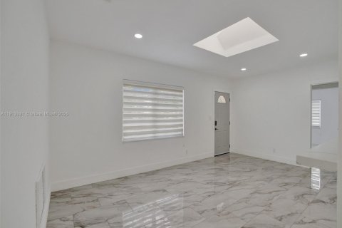 Villa ou maison à vendre à Biscayne Park, Floride: 3 chambres, 174.66 m2 № 2017340 - photo 7