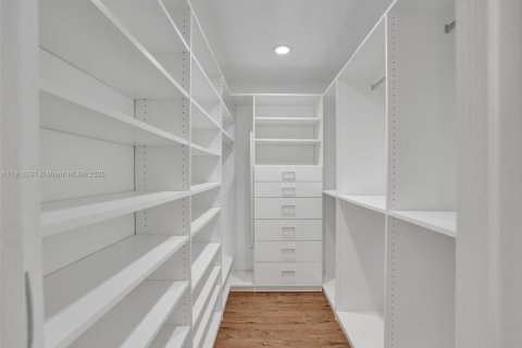 Villa ou maison à vendre à Biscayne Park, Floride: 3 chambres, 174.66 m2 № 2017340 - photo 28