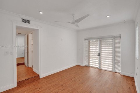 Villa ou maison à vendre à Biscayne Park, Floride: 3 chambres, 174.66 m2 № 2017340 - photo 23