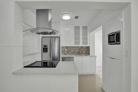 Villa ou maison à vendre à Biscayne Park, Floride: 3 chambres, 174.66 m2 № 2017340 - photo 9