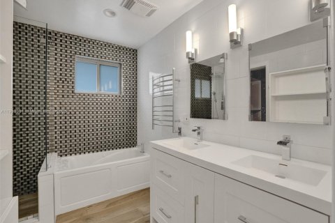 Villa ou maison à vendre à Biscayne Park, Floride: 3 chambres, 174.66 m2 № 2017340 - photo 26