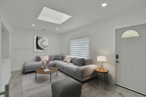 Villa ou maison à vendre à Biscayne Park, Floride: 3 chambres, 174.66 m2 № 2017340 - photo 6