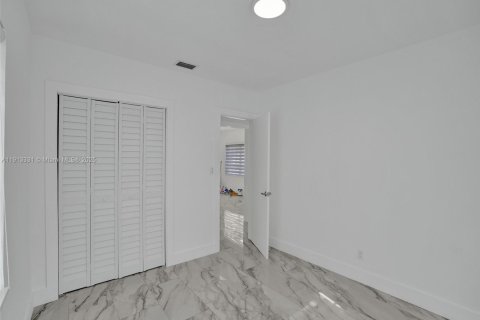 Villa ou maison à vendre à Biscayne Park, Floride: 3 chambres, 174.66 m2 № 2017340 - photo 29