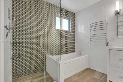 Villa ou maison à vendre à Biscayne Park, Floride: 3 chambres, 174.66 m2 № 2017340 - photo 25