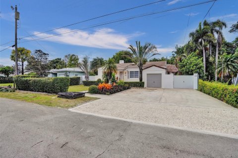 Villa ou maison à vendre à Biscayne Park, Floride: 3 chambres, 174.66 m2 № 2017340 - photo 3