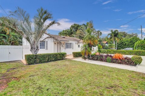 Villa ou maison à vendre à Biscayne Park, Floride: 3 chambres, 174.66 m2 № 2017340 - photo 2